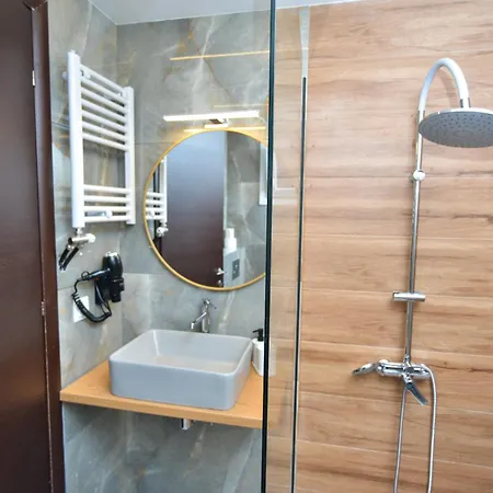 Black And White 4 Daire *