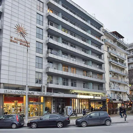 Daire Black And White 4 *