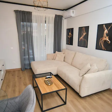 Black And White 4 شقة *