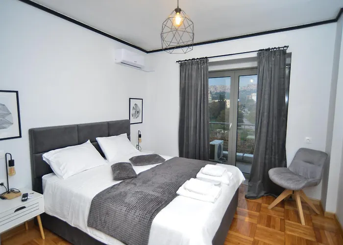 דירה Black And White 4 *