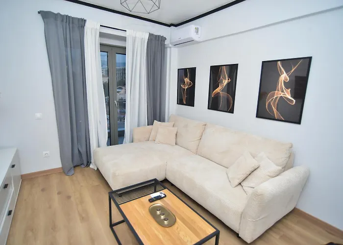 Black And White 4 דירה