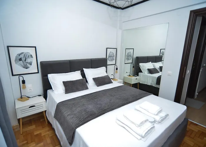 Apartman Black And White 4
