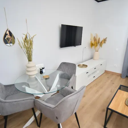 公寓 Black And White 4 *